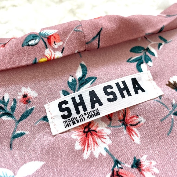 Bundle: two floral blouses, made in Korea, one size (fits up to a medium size). - Picture 8 of 8